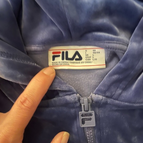 Large FILA purple hoodie. This sweatshirt has 2 pockets and and zipper - Picture 4 of 4